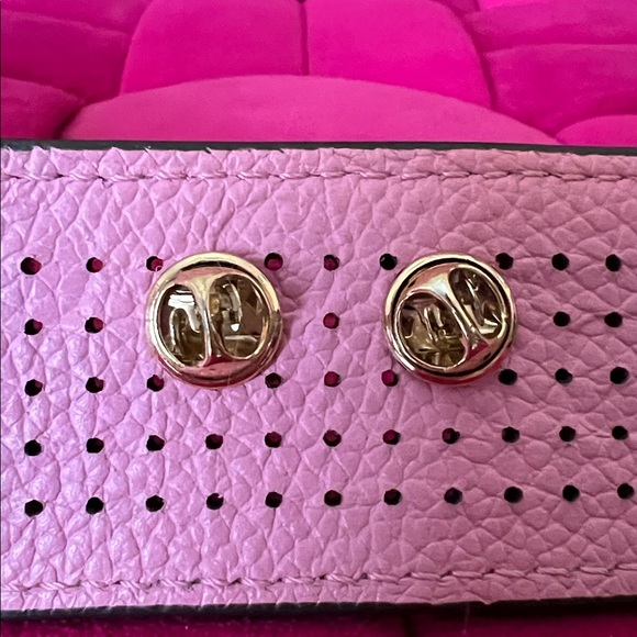 Henri Bendel Inluencer Pins-Like New - Picture 4 of 7